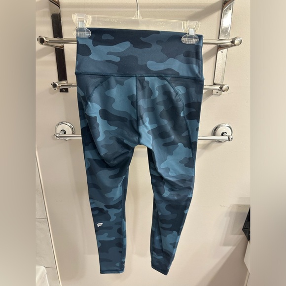 Fabletics Powerhold Legging size XS blue camo - Picture 3 of 5